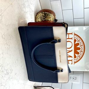 Red white and blue Tommy Hilfiger purse